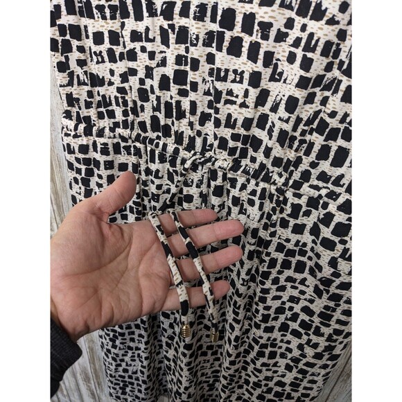 Chico’s Split-Neck Tie Waist Dress Cream Black Geometric Size 1 / Small $89 - Picture 4 of 9